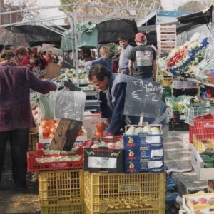 Puesto de frutas y verduras en el Rastro de Aranjuez