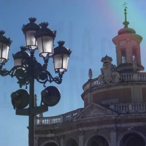 Farola fernandina y sección superior de la Iglesia de San Antonio de Aranjuez