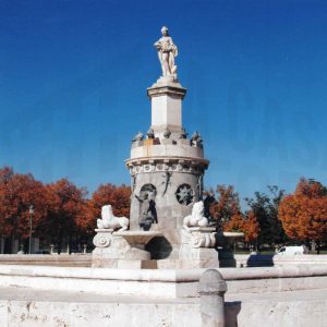 Fuente de Venus (o de la Mariblanca) de Aranjuez, con los tilos al fondo