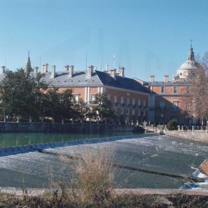 Palacio Real de Aranjuez y Presa de Palacio sobre el Rio Tajo