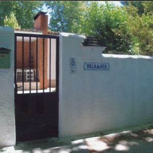 Puerta de acceso a una residencia: Villamata, en Aranjuez