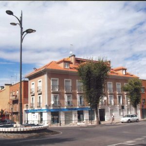 Rotonda en la Avenida Plaza de Toros y Calle del Rey en Aranjuez