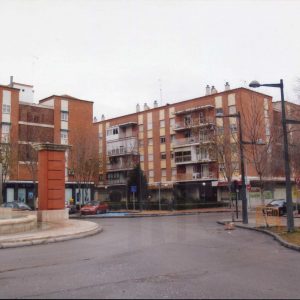Glorieta de Nuestra Señora de las Angustias en Aranjuez y varios edificios en las calles Foso y Moreras