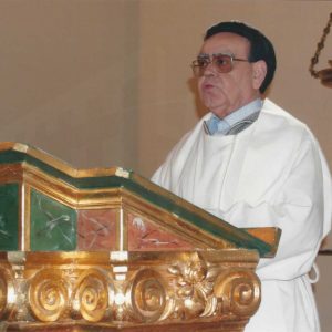 José Antonio Luengo Lora, cura párroco de la parroquia de San Antonio durante un oficio religioso en Aranjuez