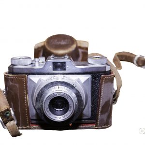 Cámara de película modelo Carl Braun Gloriette, década 1950.Objetivo de 2,8 a 45 mm.