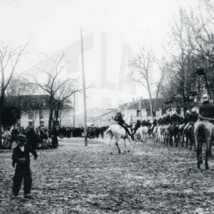 Desfile militar por la Calle Stuart en Aranjuez