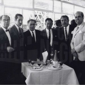 Varias personas en la celebración del día de San José Artesano en el Restaurante La Mina de Aranjuez