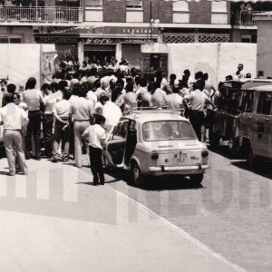 Tumulto a la salida  del antiguo campo de fútbol de Aranjuez tras una agresión al árbitro durante un partido