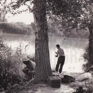 Pescadores en la orilla del río en Aranjuez