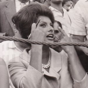 Sofía Loren durante una corrida en la Plaza de Toros de Aranjuez