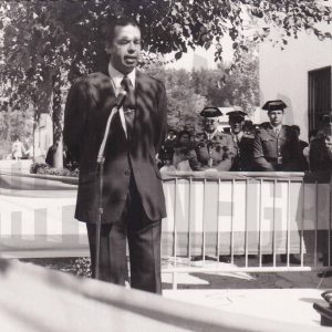 El Alcalde de Aranjuez, Antonio Clavet,  pronuncia un discurso en un acto de entrega de una bandera a la Guardia Civil