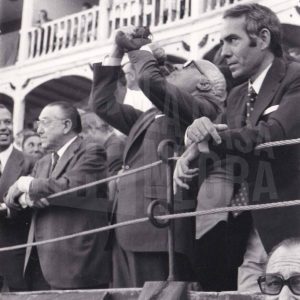 El Alcalde de Aranjuez, Antonio Clavet, junto al doctor González Bueno, Presidente de la Diputación Provincial, y a Jesús López Cancio, Gobernador Civil de Madrid,  durante una corrida de toros