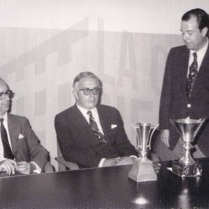 El Alcalde de Aranjuez, Antonio Clavet, junto a otros señores  en un acto de entrega de premios de la Feria Agrícola e Industrial en la Cámara de Industria