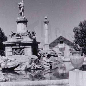 Fuente de Hércules y Anteo y Casa del Guarda en el Jardín del Parterre en Aranjuez