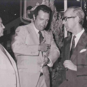 El Alcalde de Aranjuez, Antonio Clavet junto a Ángel Gálvez y a Fernando de Gortázar, de la Cámara de Industria, en la Feria de la Maquinaria