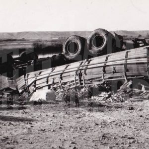 Vehículo accidentado: camión volcado