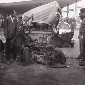 Vehículo accidentado: Furgoneta Citröen 2CV destrozada, en Aranjuez
