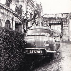 Vehículo accidentado: Renault Gordini en la cuneta, en Aranjuez