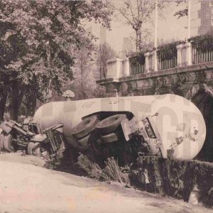 Vehículo accidentado: camión cisterna volcado en la cuneta en Aranjuez