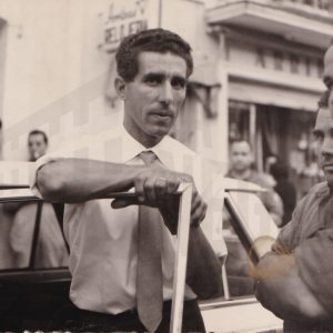 Federico Martín Bahamontes habla con Miguel Monzón en una calle de Aranjuez (copia)