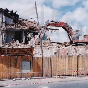 Trabajos de demolición de la Casa Negra, en Aranjuez