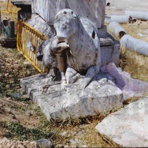 Grupo escultórico (ciervo) desmontado del Paseo del Deleite para su rehabilitación en Aranjuez