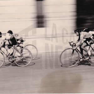 Varios ciclistas durante una carrera en Aranjuez