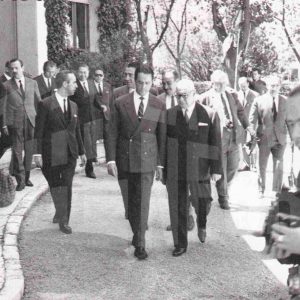Visita del Ministro de Industria, Gregorio López-Bravo, a la factoría de MAFE (Manufacturas Fotográficas Españolas) en Aranjuez