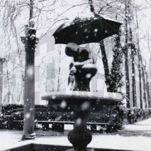 Fuente del Espinario o de las Arpías en el Jardín de la Isla de Aranjuez durante una nevada