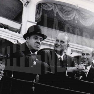 El Ministro de Asuntos Exteriores, Fernando María Castiella, junto al Ministro de Relaciones Exteriores y Culto de Argentina en la Plaza de Toros de Aranjuez