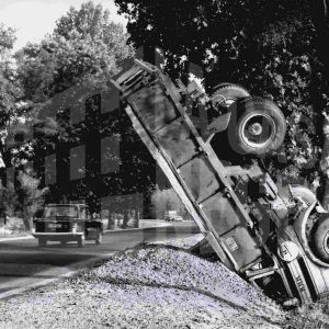 Accidente con un camión volcado en Aranjuez