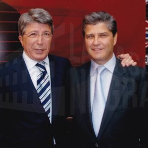 Retrato de Enrique Cerezo, Presidente del Atlético de Madrid, y Fernando Martín, Presidente interino del Real Madrid, durante una entrega de premios en Madrid