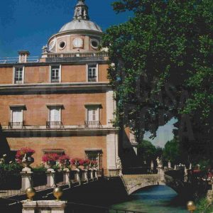 Torre norte del Palacio Real de Aranjuez sobre la ría del Jardín de la Isla