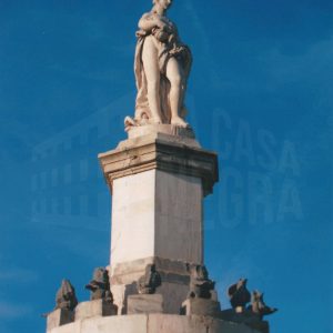 Figura de la Fuente de Venus (o de la Mariblanca) en la Plaza de San Antonio en Aranjuez