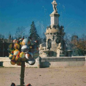 Puesto de venta de globos delante de la Fuente de Venus (o de la Mariblanca) en Aranjuez