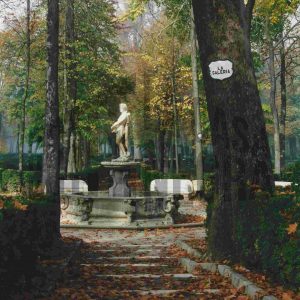 Vista lateral de la Fuente de Vertumno en el Jardín de la Isla en Aranjuez