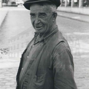 Retrato de un barrendero empleado de RENFE