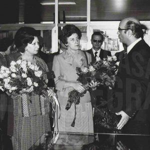 La Primera Dama portuguesa y la esposa del Presidente del Gobierno español en su visita a una Residencia de Mayores en Aranjuez