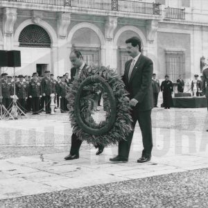El Alcalde de Aranjuez y el Director General de la Guardia Civil durante un acto de homenaje en el Palacio Real de Aranjuez