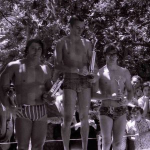 Tres nadadores ganadores de la 1ª Travesía del Tajo en Aranjuez en el podio