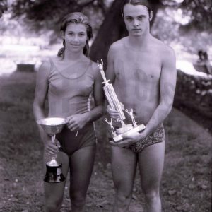 Ganadores de la 1ª Travesía del Tajo en Aranjuez con sus trofeos