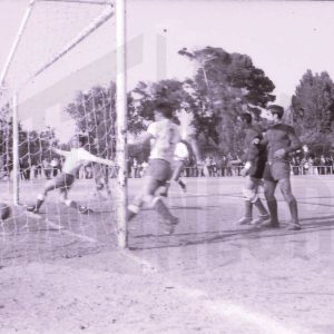 Gol del Aranjuez en un partido contra el Acueducto en los Campos de Fútbol de Loyola en Aranjuez
