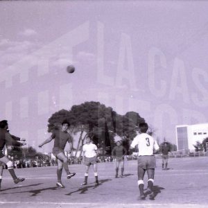 Varios jugadores durante el partido Aranjuez C.F. –  Acueducto en los Campos de Fútbol de Loyola en Aranjuez
