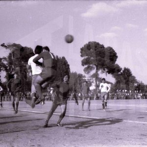 Varios jugadores durante el partido Aranjuez C.F. –  Acueducto en los Campos de Fútbol de Loyola en Aranjuez