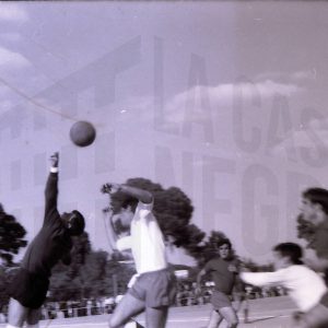 Varios jugadores durante el partido Aranjuez C.F. –  Acueducto en los Campos de Fútbol de Loyola en Aranjuez