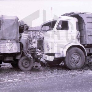 Dos camiones accidentados en la antigua carretera N- IV por un choque frontal en Aranjuez