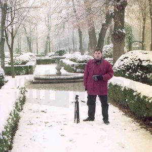 José Luis Talavera junto a la ría del Jardín de la Isla de Aranjuez nevado