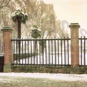Huerta del Infante y verja de separación del Jardín de la Isla de Aranjuez nevados