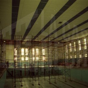 Andamios y obras en la Piscina Municipal cubierta de Aranjuez