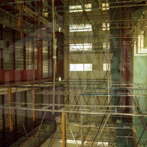 Andamios y obras en la Piscina Municipal cubierta de Aranjuez